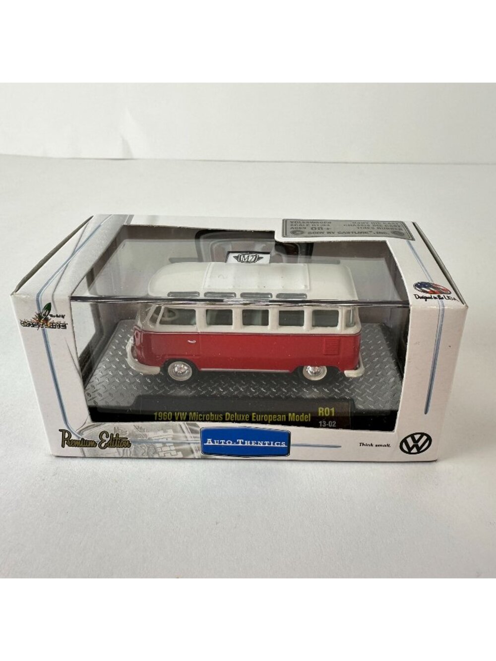 M2 Machines 1960 VW Microbus Deluxe European Model 1:64 Die-Cast